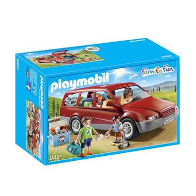 Famille avec voiture