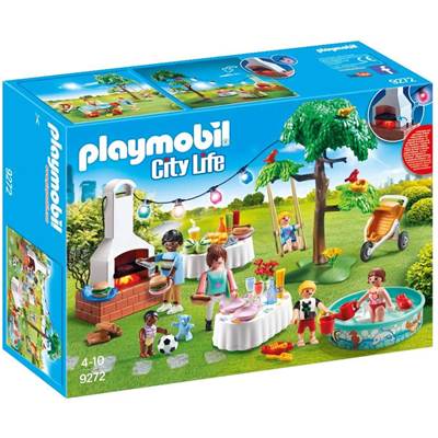 Famille et barbecue estival