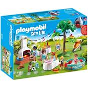 Famille et barbecue estival