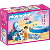 Salle de bain avec baignoire