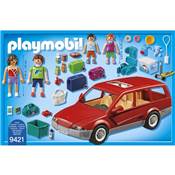 Famille avec voiture