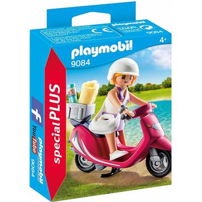 Vacancière avec scooter